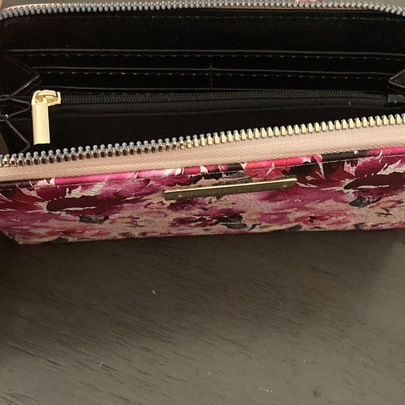 Betsey Johnson checkbook wallet - Picture 4 of 7